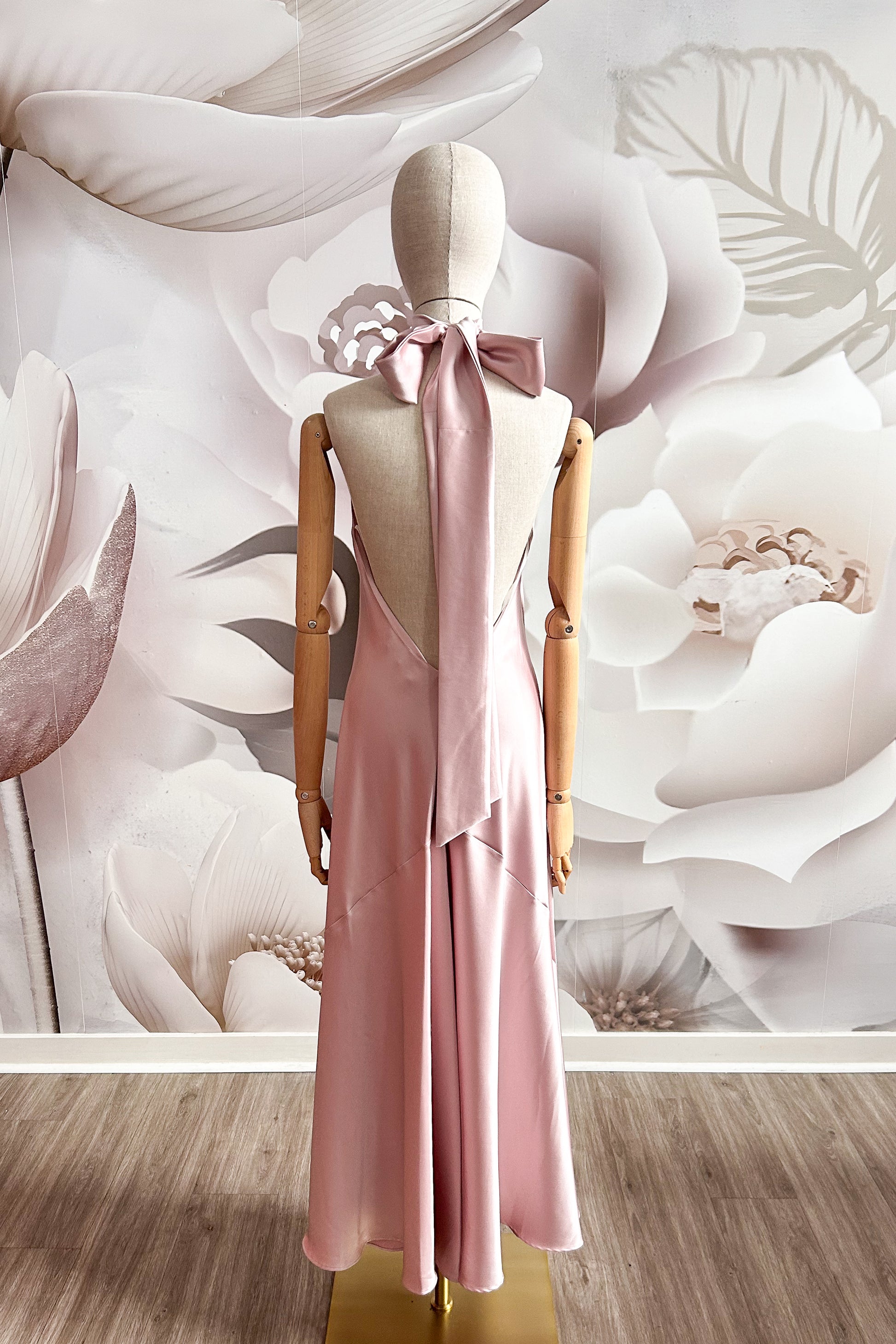 Halter Satin Maxi Dress with Open Back Bow Elegant Evening & Wedding Guest Dress Her Closet Mtl inc. / Boutique Chez Elle Mtl Inc. Halter Satin Maxi Dress with Open Back Bow Elegant Evening & Wedding Guest Dress Her Closet Mtl inc. / Boutique Chez Elle Mtl Inc.
